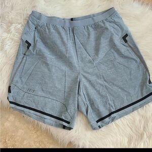 Lululemon All-Terrain 7” Size Medium